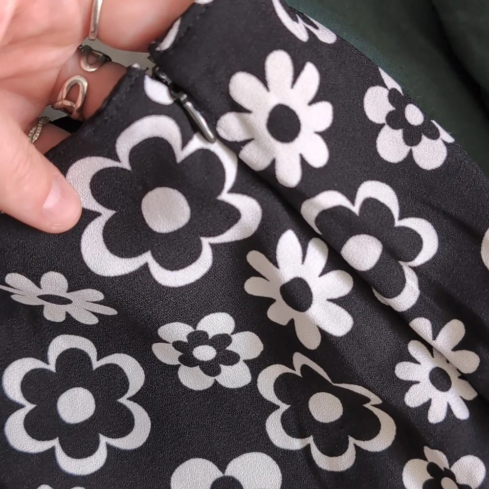 NWOT Hollister A-line Floral Skirt - Picture 5 of 6